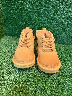 Ugg Kids Gold Neumel ll side zip Warm Lined Lace-Up Boots in gold size 6c